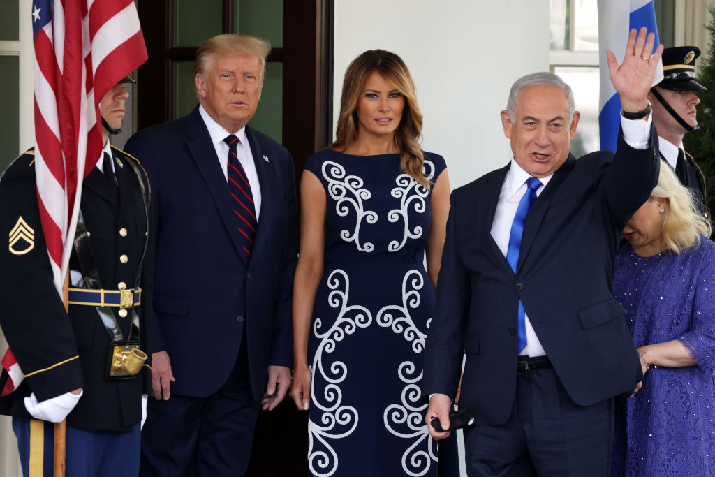 WASHINGTON, DC - SEPTEMBER 15:  U.S. President Donald Trump and First Lady Melania Trump welcome Prime Minister of Israel Benjamin Netanyahu during an arrival outside the West Wing of the White House on September 15, 2020 in Washington, DC. The foreign affairs minister is in Washington to participate in the signing ceremony of the Abraham Accords. (Photo by Alex Wong/Getty Images)